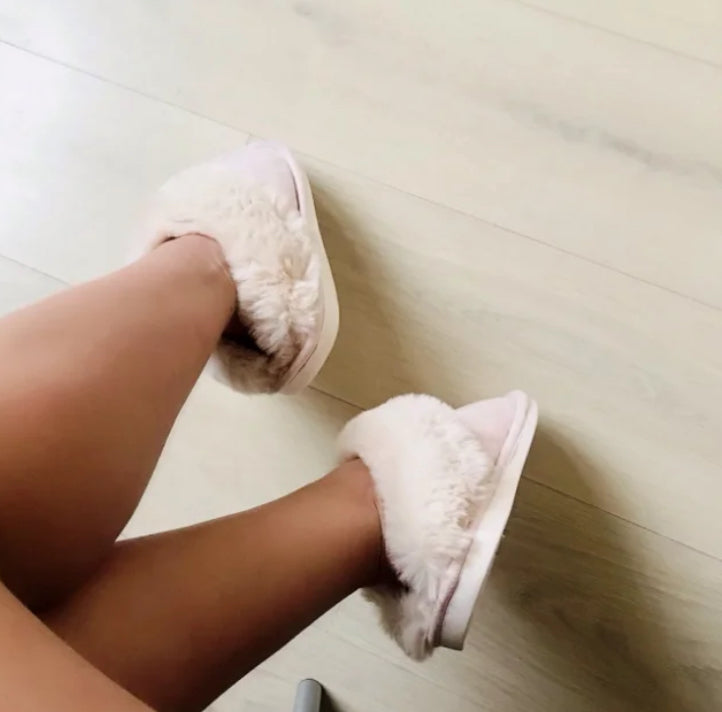 Plush Pink Slippers Size NZ6 Adults