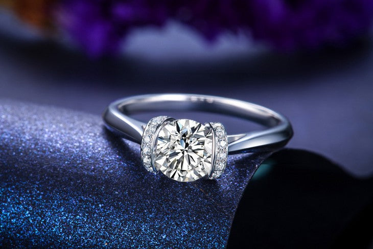 Exquisite French Kiss 18K White Gold Diamond Ring
