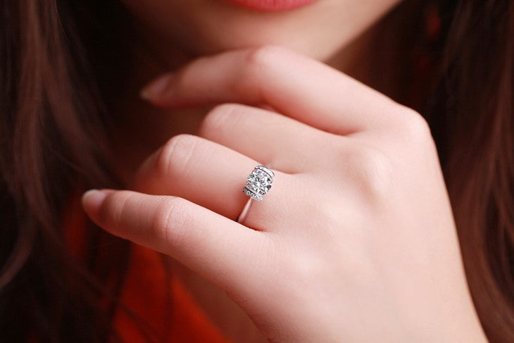 Exquisite French Kiss 18K White Gold Diamond Ring