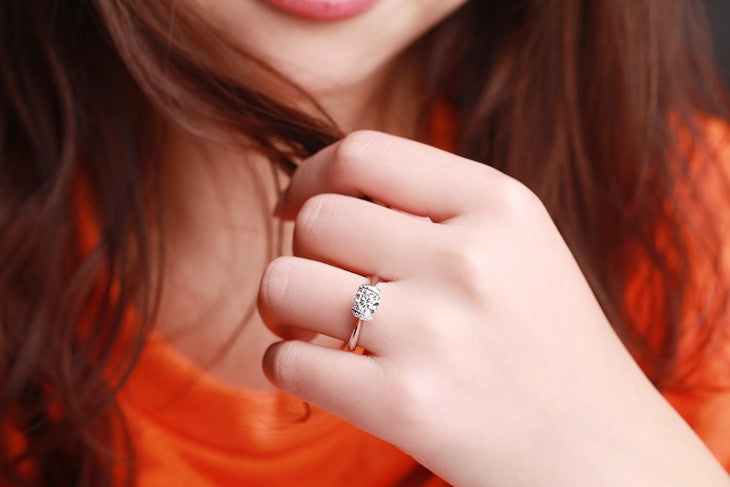 Exquisite French Kiss 18K White Gold Diamond Ring