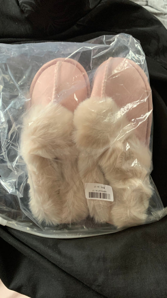 Plush Pink Slippers Size NZ6 Adults